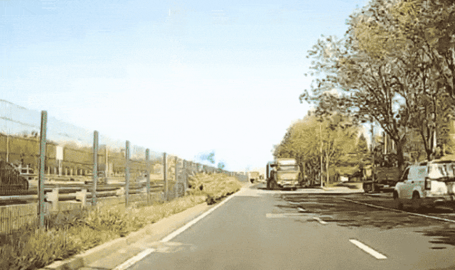 皇冠信用网去哪里弄_吓得手直抖皇冠信用网去哪里弄！两货车在北京高速出口突然逆行掉头！