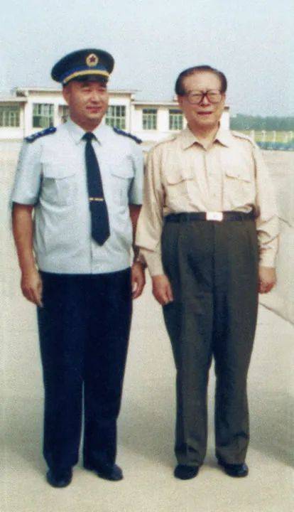 如何代理皇冠信用网_许其亮同志生平照片