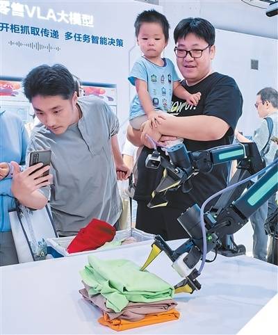 皇冠信用平台出租出售_在世界机器人大会上感受“未来已来”(新时代画卷)