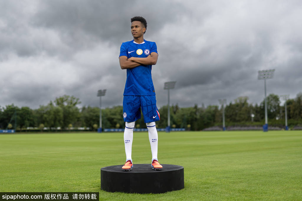 皇冠体育App下载
_18岁120天皇冠体育App下载
!埃斯特旺成切尔西队史英超送出助攻最年轻球员背后的故事与战术解析