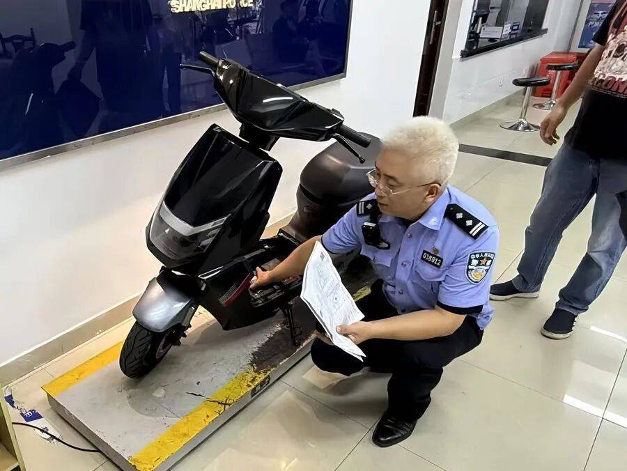 皇冠信用網账号开通_突然抢手!上海市民排队去买最后一波皇冠信用網账号开通,“以后买不到了”