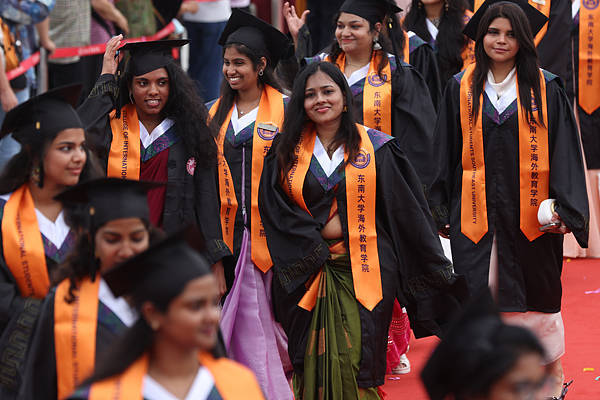 皇冠信用网平台出租_“美国搬起石头砸自己的脚皇冠信用网平台出租,中国K字签证来得时机堪称绝妙”