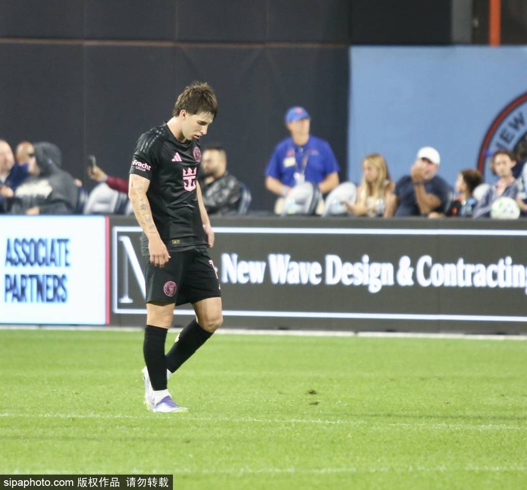 皇冠信用網登3代理_邓弗里斯被换下后的不满与齐沃的回应：愤怒是球员的动力源泉