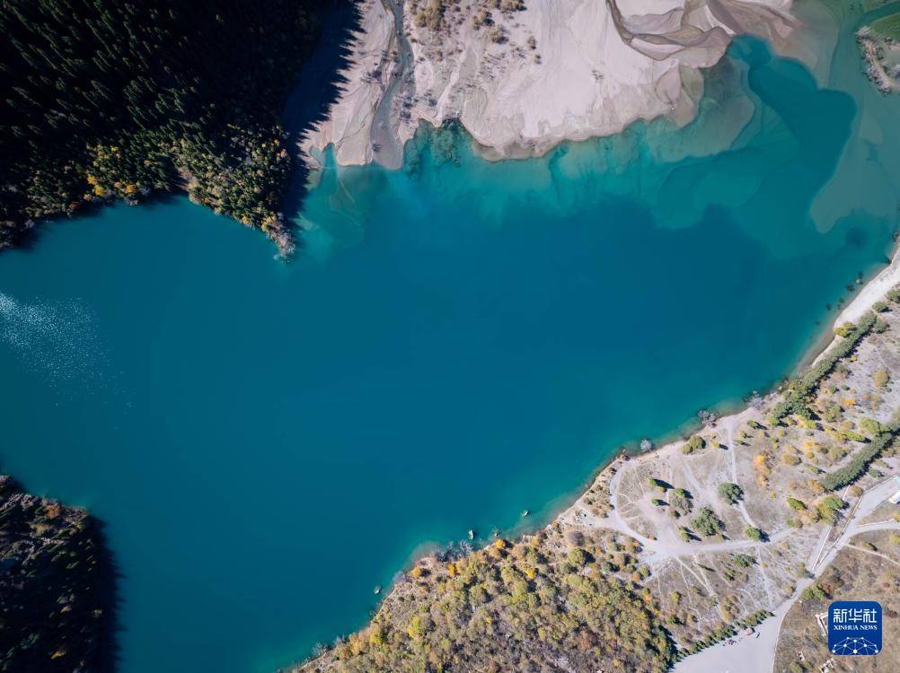 皇冠公司的代理怎么拿_哈萨克斯坦：伊塞克峡谷和伊塞克湖的秋日画卷