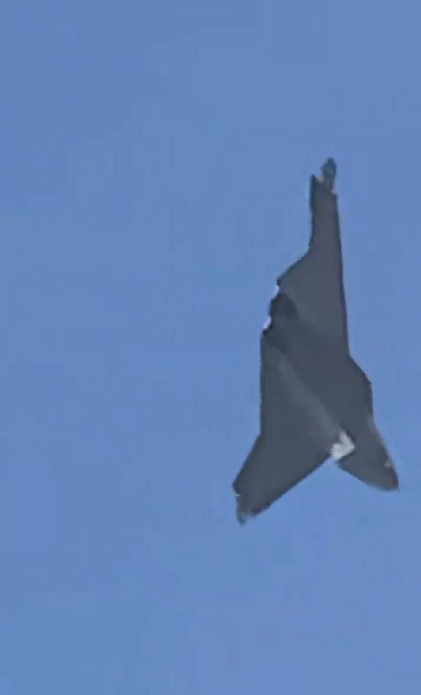 怎么注册皇冠信用盘
_无空速管怎么注册皇冠信用盘
,疑似第二架歼-50:美国精神胜利法,新六代机东亚决战