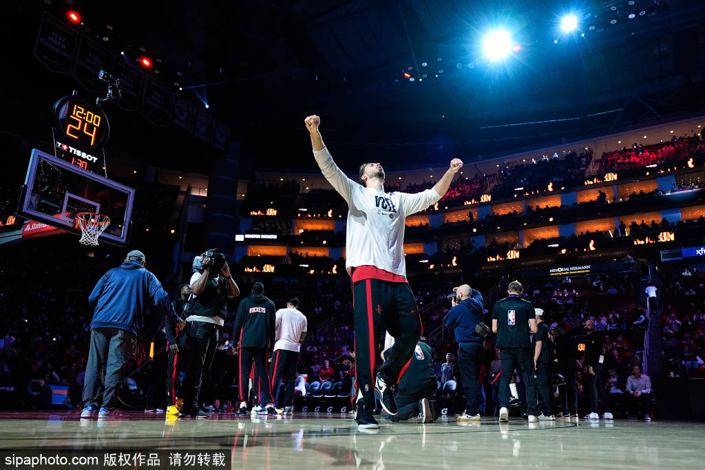 那不勒斯 vs 法兰克福
_火箭签下克林特·卡佩拉：应对独行侠前场高度的战略调整