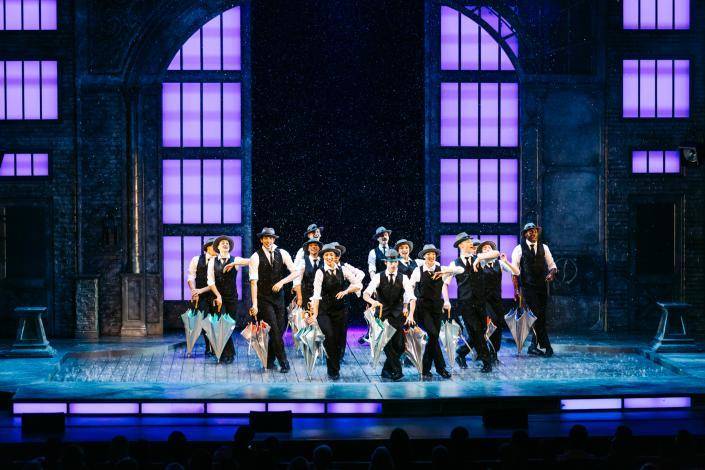 体育皇冠信用網
_每场演出要用6吨温水体育皇冠信用網
，原版音乐剧《雨中曲》将在成都上演