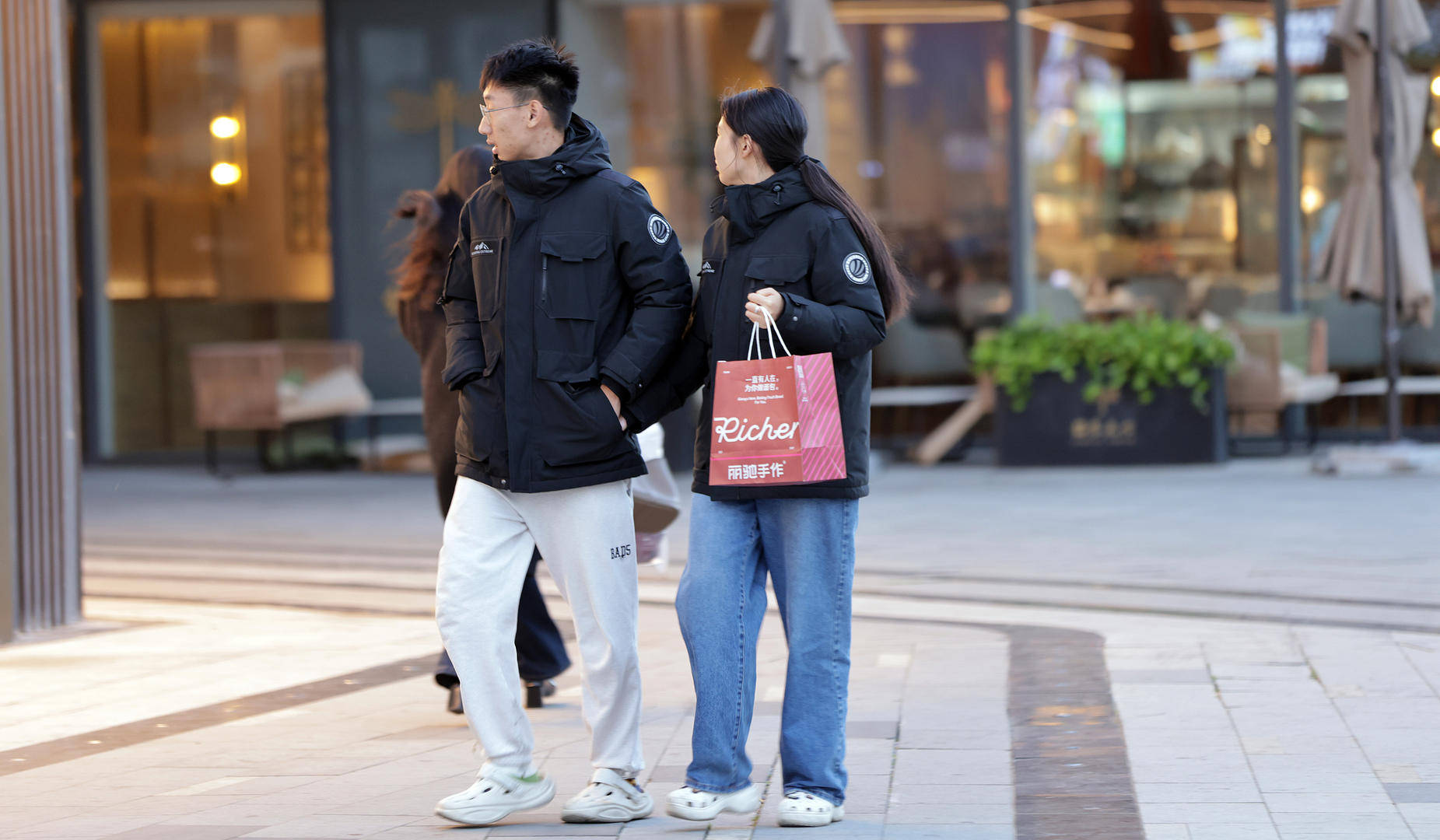 皇冠代理登录地址
_羽绒服涨价与猪肉降价有关？经济学家：有一定合理性皇冠代理登录地址
！行业协会：“白鸭绒一吨17万元涨到58万元”或引起误读