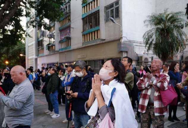 皇冠信用网登2代理申请
_香港大埔多幢高层建筑失火皇冠信用网登2代理申请
,已致13死28伤,政府开设多处庇护中心安置疏散居民