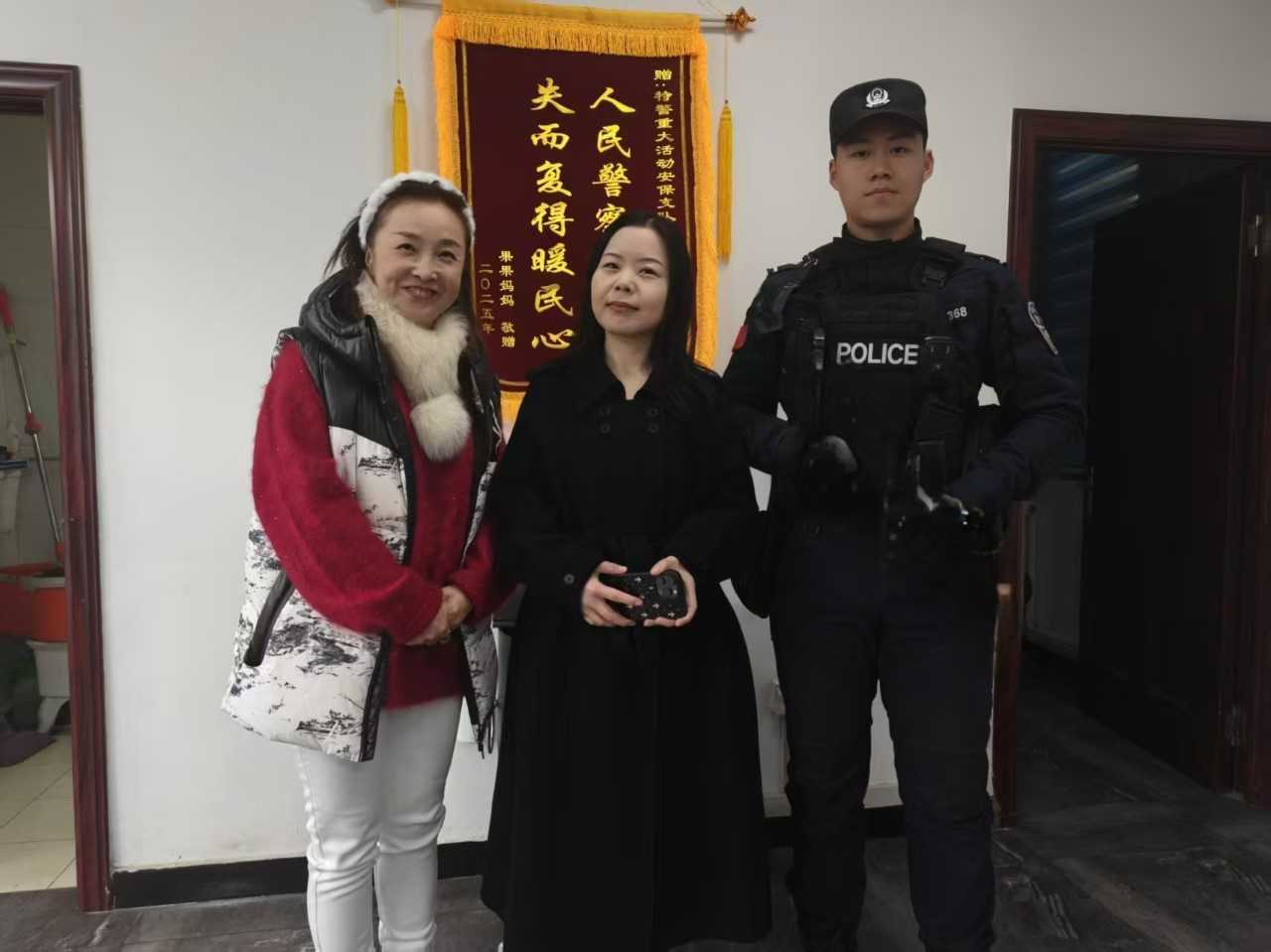 皇冠信用网最高占成
_警心暖民心 两日寻回三部“失联”手机