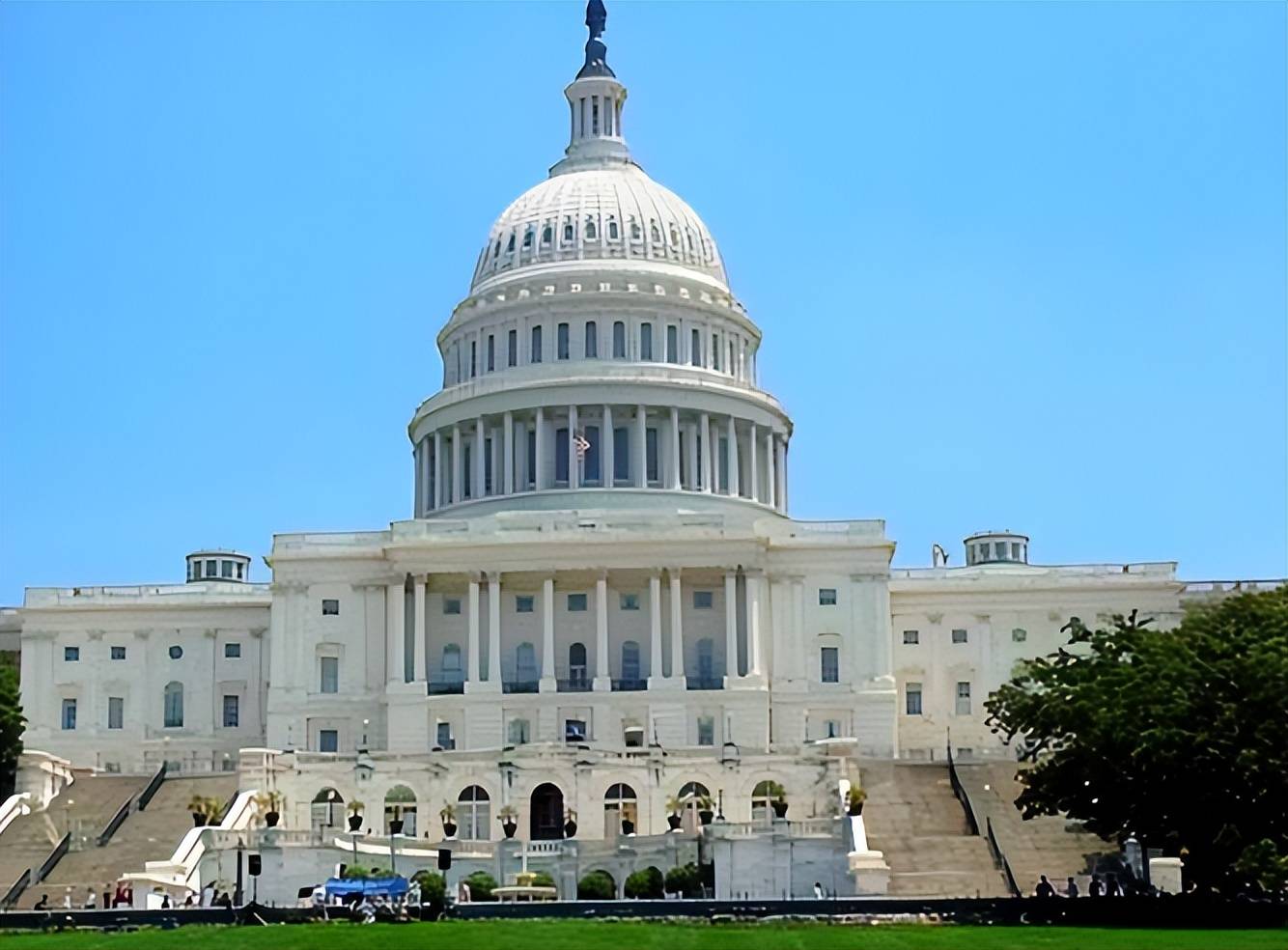 巴塞罗那足球
_结束了！泽连斯基发表全国讲话巴塞罗那足球
，28条砍至19条换和平，乌克兰人狂欢：终于不用提心吊胆