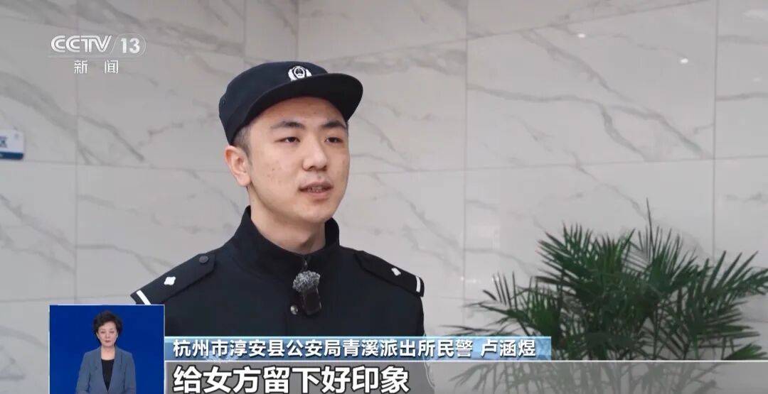 皇冠信用网会员开户申请
_撕下“警察”标识皇冠信用网会员开户申请
,露出“保安”两个字!警方披露案情→