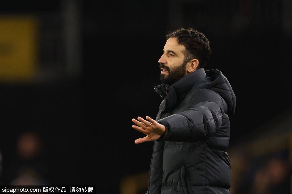 世界杯皇冠足球平台_曼联主帅阿莫林新闻发布会掀波澜：直面质疑世界杯皇冠足球平台，强硬回应