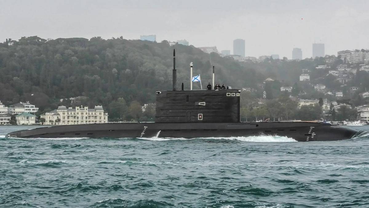 皇冠信用网代理_伊朗两艘潜艇进驻霍尔木兹海峡皇冠信用网代理!特朗普:一支大舰队正驶向伊朗!