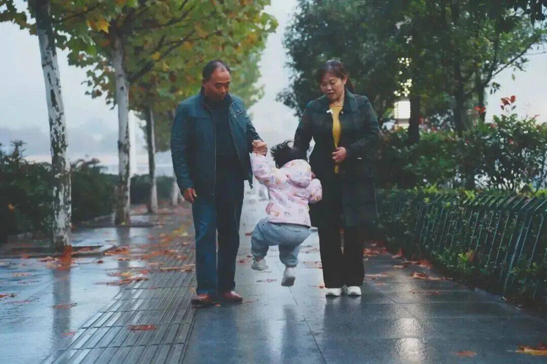 怎么开皇冠信用平台_雇主失联入狱怎么开皇冠信用平台,月嫂无偿带娃5年!警方:孩子非雇主亲生,生母也在服刑